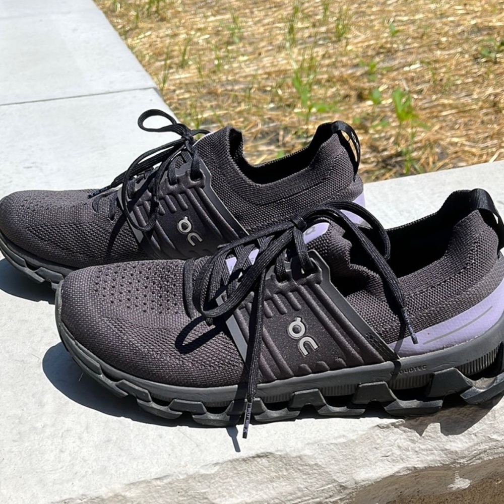 On Running Women's Black and Gray Sneakers
